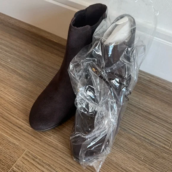 NWOB Cole Haan Hayes Gore Suede Bootie - Dark Brown - Size 7.5 - Picture 7 of 11